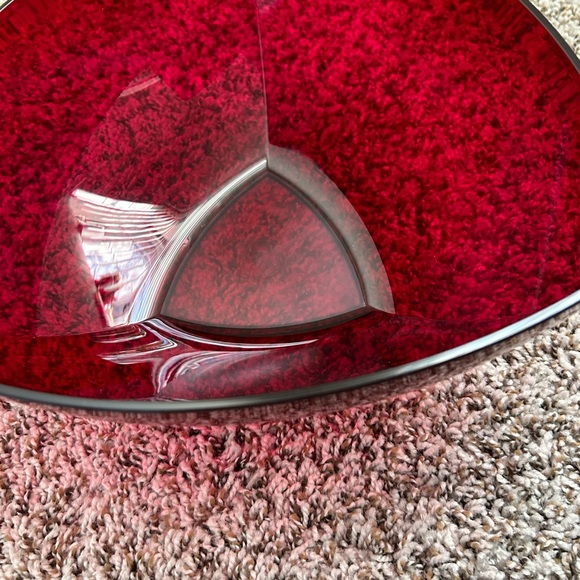 Tupperware Red Triangular Bowl - Picture 3 of 9